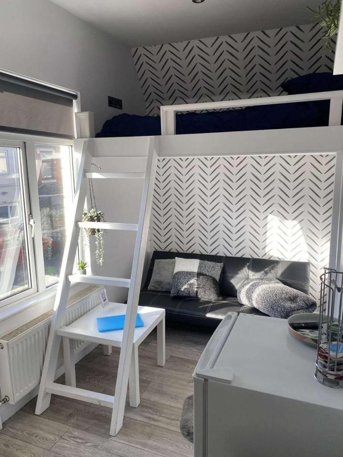 Acaster House, X4 Rooms With En-Suites X1 Room Private Bathroom, Street Parking, Close To Train Station เคทเทอริง ภายนอก รูปภาพ
